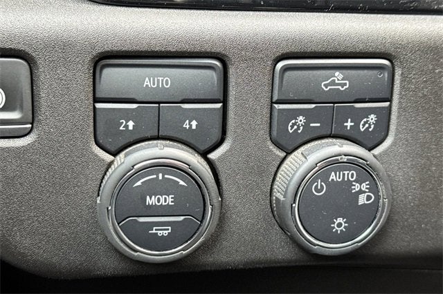 2025 Chevrolet Silverado 1500 Crew Cab Short Box 4-Wheel Drive LT 1LT