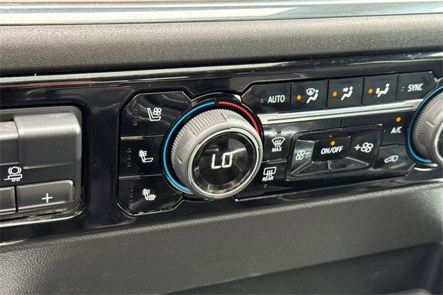 2022 Chevrolet Silverado 1500 Crew Cab Standard Box 4-Wheel Drive High Country