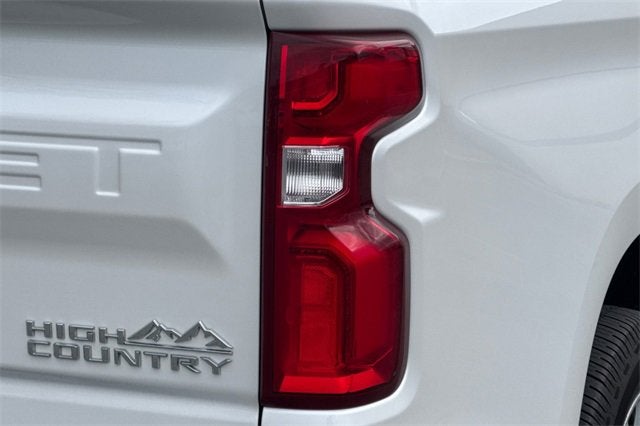 2022 Chevrolet Silverado 1500 Crew Cab Standard Box 4-Wheel Drive High Country