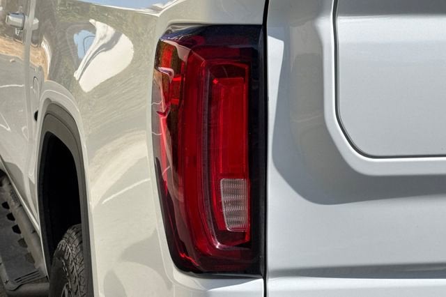 2022 GMC Sierra 1500 Crew Cab Short Box 4-Wheel Drive AT4