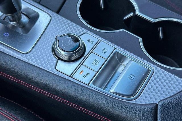 2023 Genesis G70 2.0T RWD