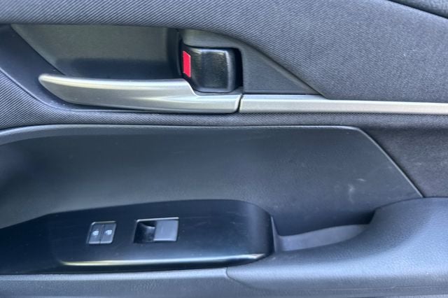 2025 Toyota Camry LE LE HYBRID