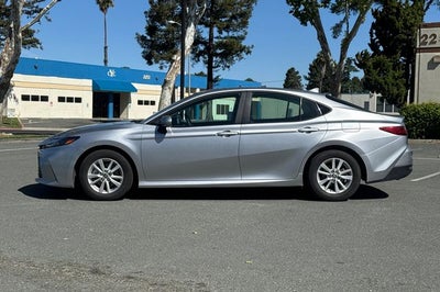 2025 Toyota Camry LE LE HYBRID