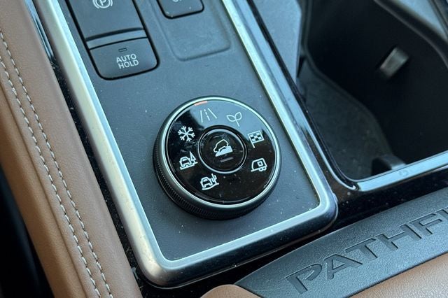 2025 Nissan Pathfinder Platinum PLATINUM 4WD