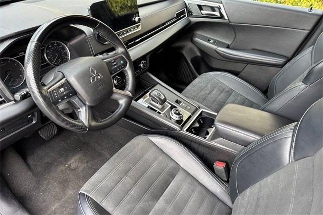 2024 Mitsubishi Outlander SE SE