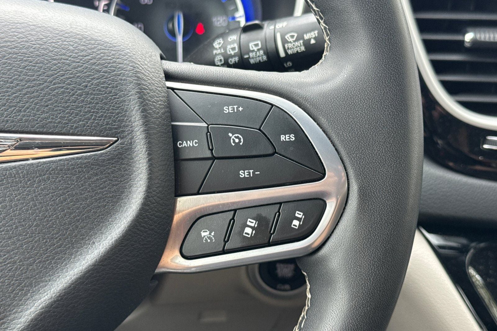 2023 Chrysler Pacifica Touring L Touring