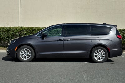2023 Chrysler Pacifica Touring L touring