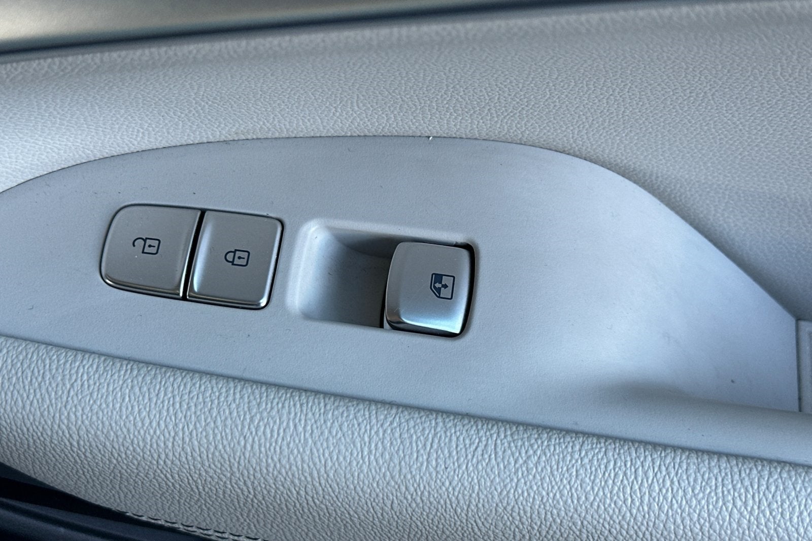 2024 Genesis G70 2.5T